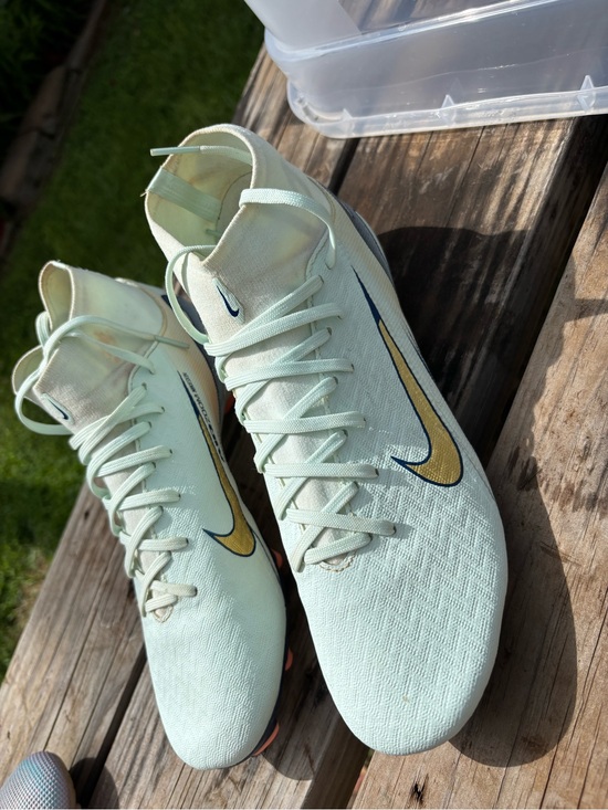 Nike Other - Boys soccer cleats